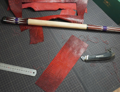 Bọc cơ da kỳ đà hoa đỏ-đen cho chuôi Musashi