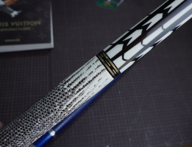 Bọc cơ da kỳ đà hoa trắng-đen cho chuôi Peri