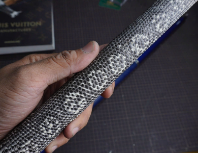 Bọc cơ da kỳ đà hoa trắng-đen cho chuôi Peri