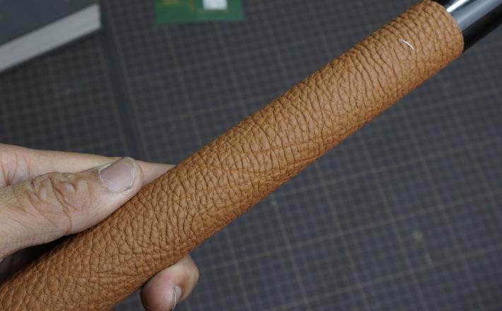 Bọc cơ da Togo nâu gold cho chuôi Predator