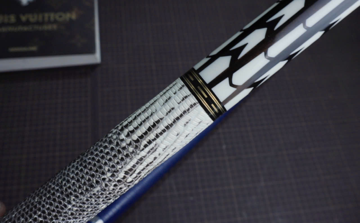 Bọc cơ da kỳ đà hoa trắng-đen cho chuôi Peri